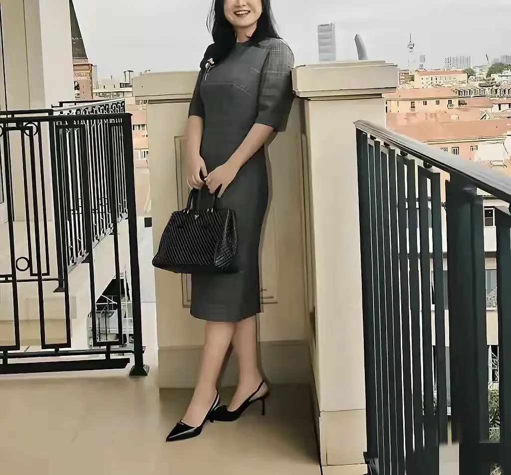 贾玲瘦到认不出！网友：瘦成这样，怕不是打了回春针（组图） - 8