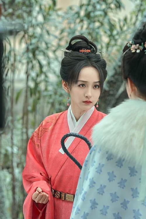 曾坦言口水过敏拒拍吻戏,《折腰》她吻戏引热议,38岁像20岁年轻(组图) - 12