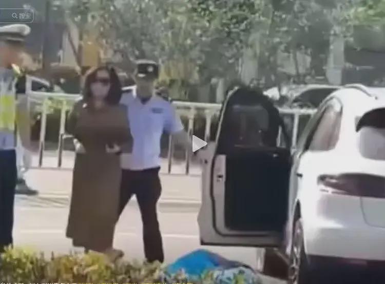 保时捷撞人致1死2伤后续:跨过死者淡定下车,身份成疑,官方通报(组图) - 17
