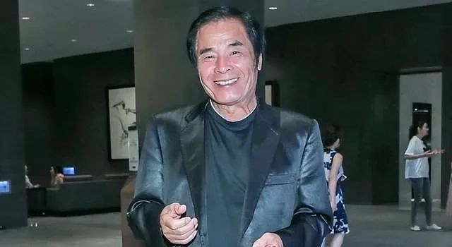 “6个老婆”同住一室！71岁又娶第七房小娇妻（组图） - 2