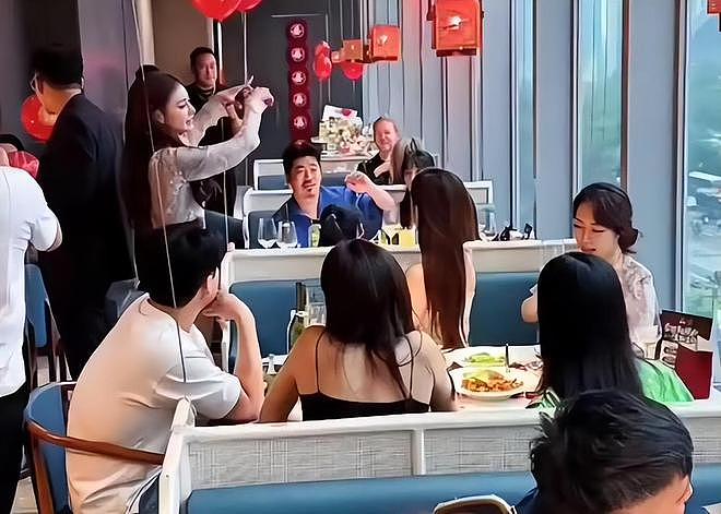 汪小菲马筱梅婚纱照曝光：在长城取景拍摄，草地上甜蜜拥抱（组图） - 11