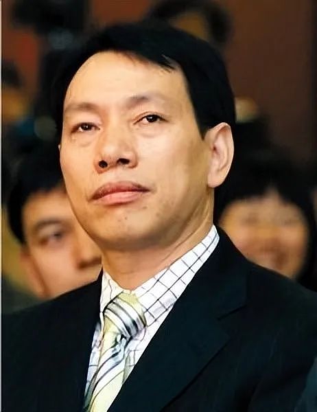 大洗牌！连续7年称霸福建的首富消失了，儿子差点卷跑380亿（组图） - 1
