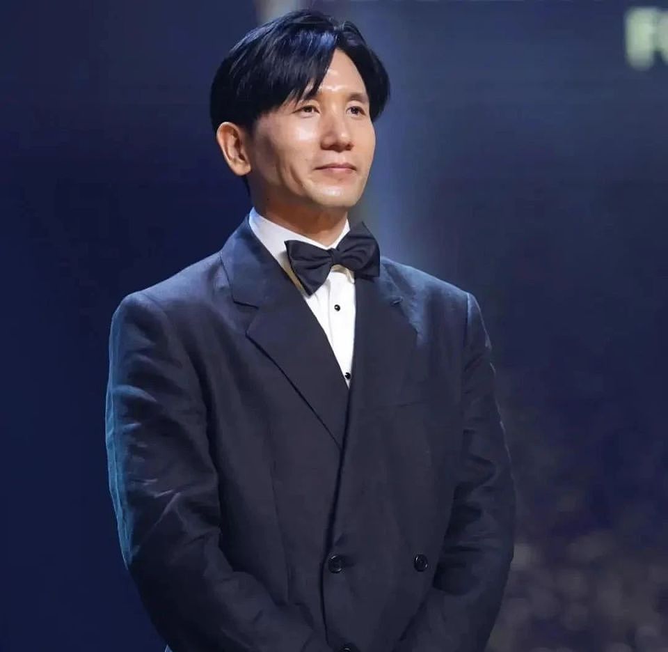 38岁赵丽颖传恋上大4岁导演,长得不帅也不高,全靠这两个优点(组图) - 10
