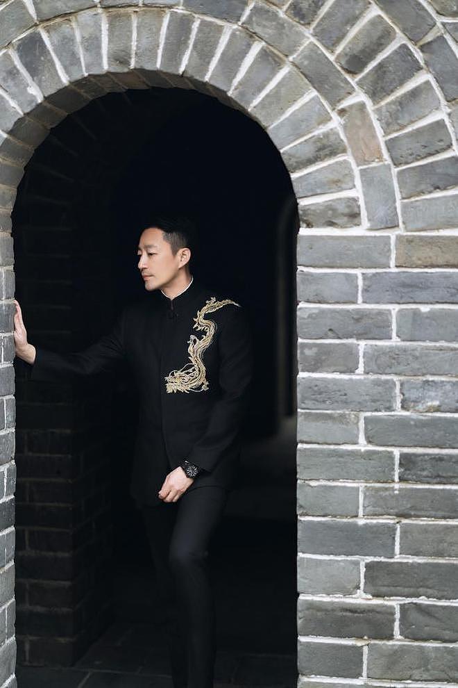 汪小菲马筱梅婚纱照曝光：在长城取景拍摄，草地上甜蜜拥抱（组图） - 8
