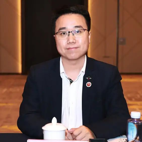 败光20亿，潮汕大佬公开承认跑路，声称“人在英国，一定还钱”（组图） - 3