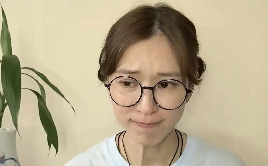 TVB前艺人陈思齐摆摊爆红涨十万粉丝，竟遭朋友背叛，账号归属引起纠纷（组图） - 3