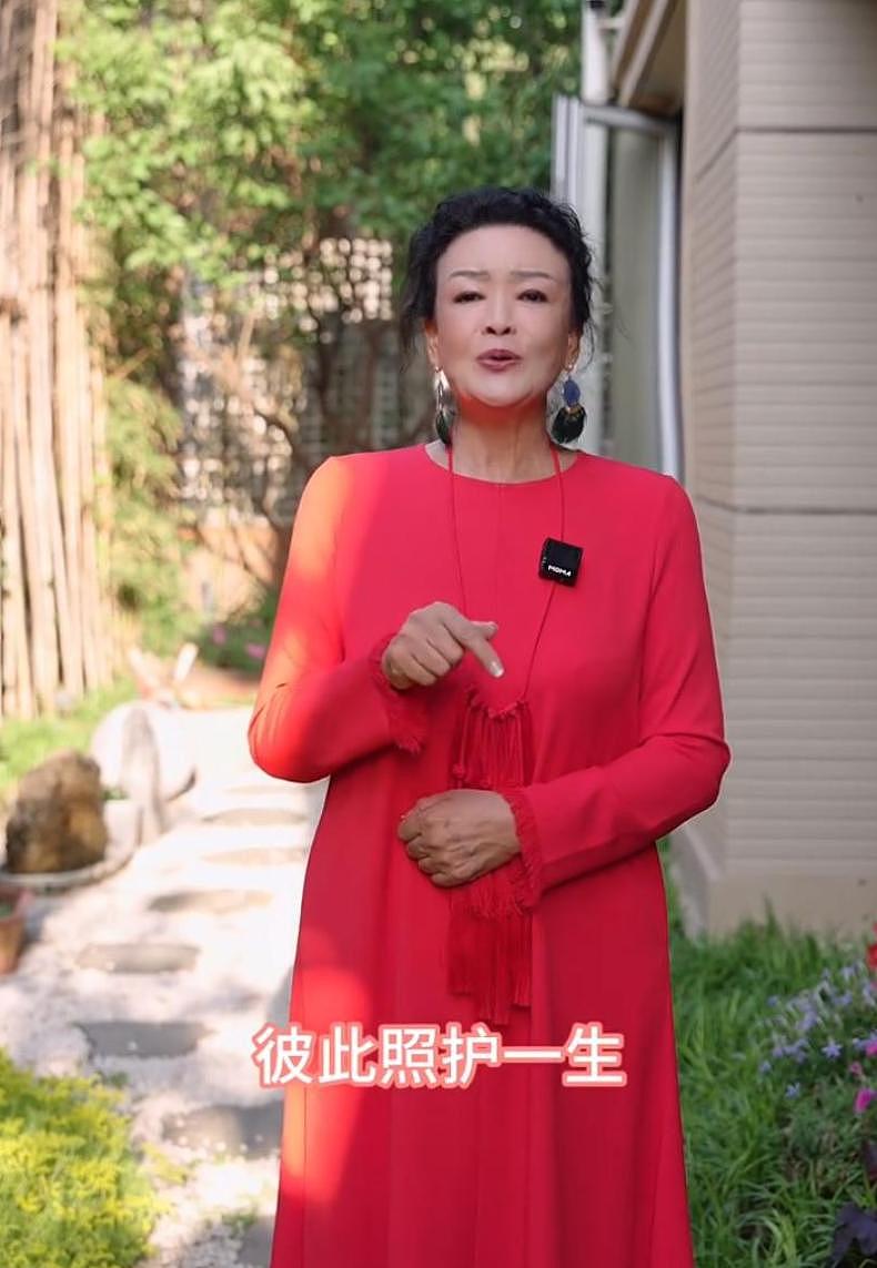 汪小菲马筱梅今日大婚!张兰带亲家北京万佛阁祈福! 北京酒店举行(组图) - 6