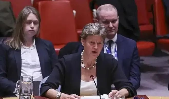 英国情报头子竟是中国大学女外教？这个瓜有点大，成了007邦德的女老大（组图） - 2