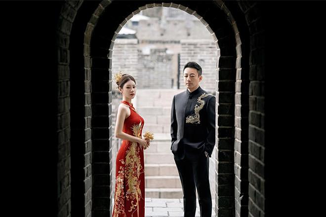 汪小菲马筱梅婚纱照曝光：在长城取景拍摄，草地上甜蜜拥抱（组图） - 7