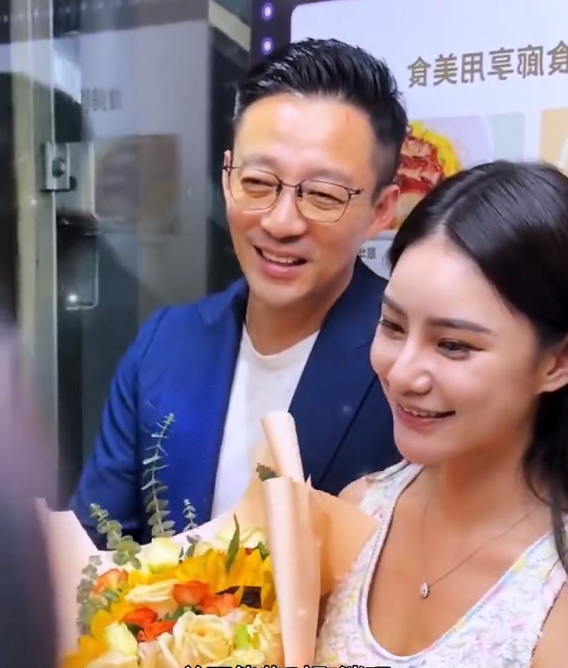 汪小菲马筱梅今日大婚!张兰带亲家北京万佛阁祈福! 北京酒店举行(组图) - 7
