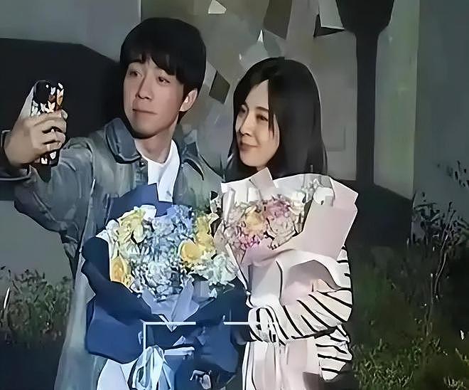 俞灏明晒钻石牵手照,疑似和王晓晨官宣结婚!(组图) - 4