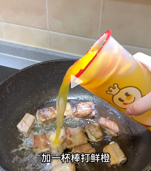 养乐多炖排骨、蜜雪冰城拌菜！00后这是要修炼成厨房邪神啊（组图） - 13