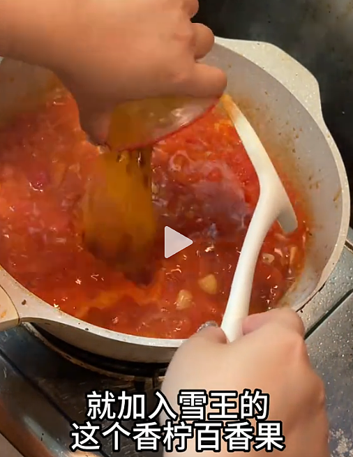 养乐多炖排骨、蜜雪冰城拌菜！00后这是要修炼成厨房邪神啊（组图） - 5