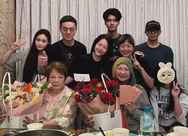 汪小菲婚前聚会曝光!在自家店里发喜糖,马筱梅一看就是女主人(组图) - 12