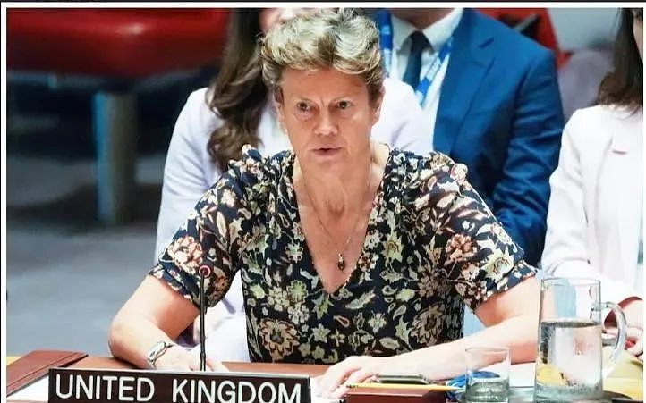 英国情报头子竟是中国大学女外教？这个瓜有点大，成了007邦德的女老大（组图） - 4