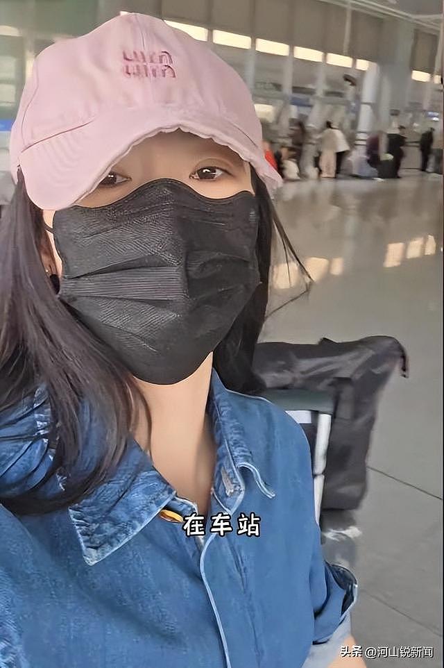 江一燕回大理只抢到站票，占别人位置被撵走，直接坐地上太接地气（组图） - 5