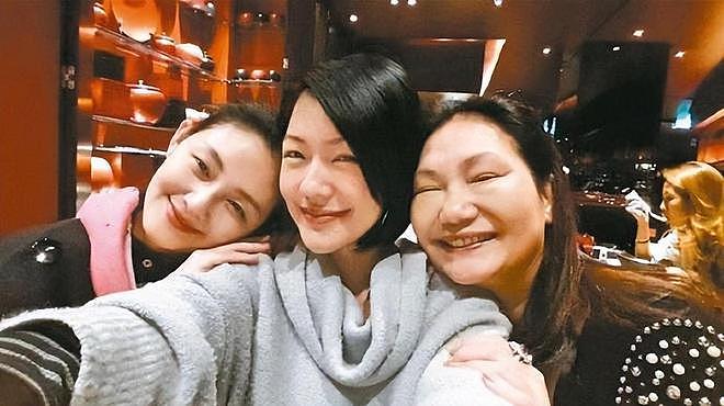 汪小菲今日举办婚礼，S妈官宣放弃遗产争夺，决定留爱给大S孩子（组图） - 11