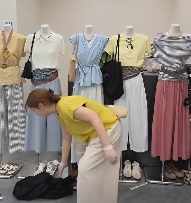 女子不穿内裤留分泌物后续:店主发声,更多细节被曝,事情不简单(视频/组图) - 26