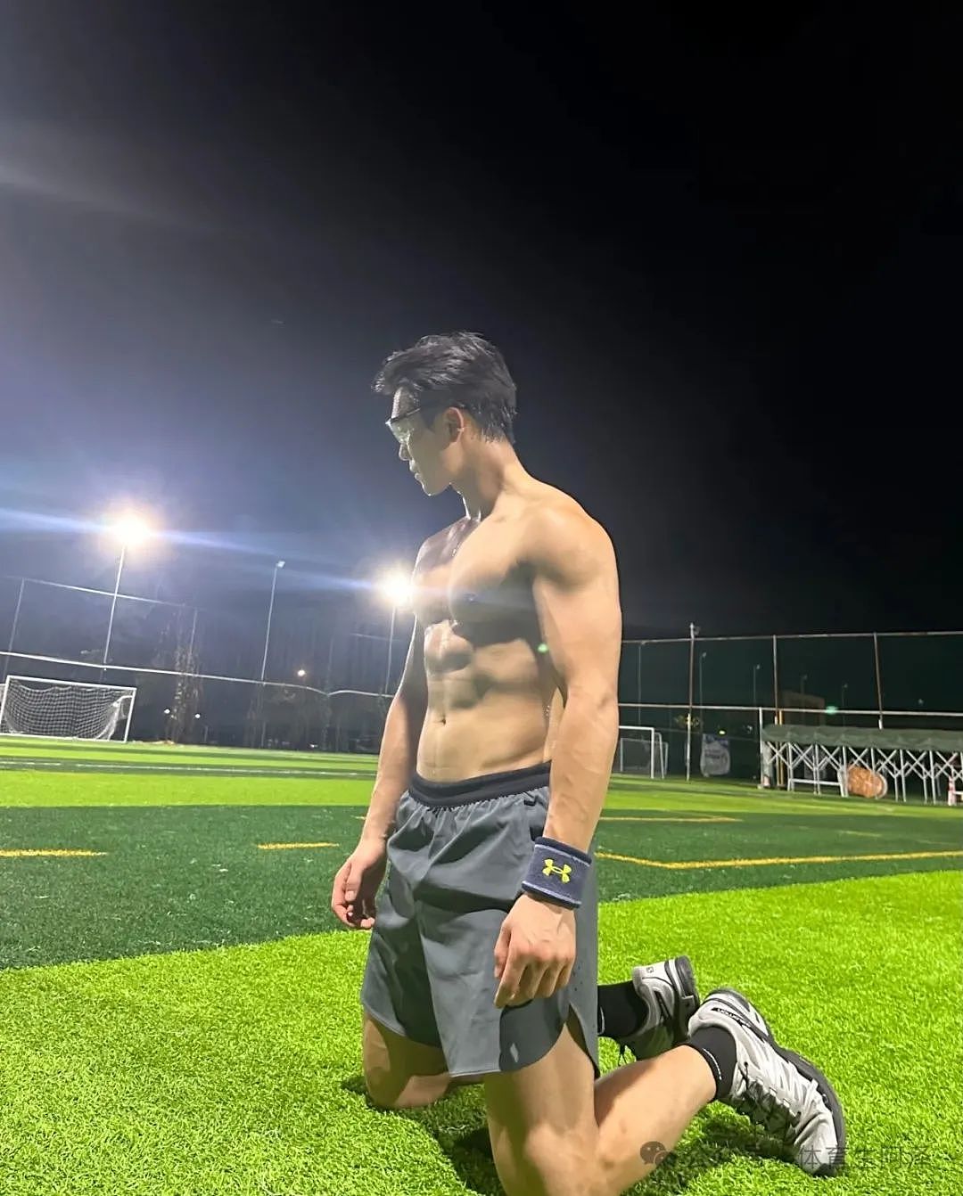 【帅哥】185cm黑皮肌肉猛男，极品打桩超持久，前男友直呼扛不住...（组图） - 1