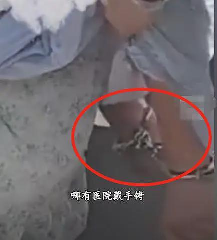 女子街头被抓上急救车后续:当地回应,值班医生被停职,原因曝光(组图) - 6