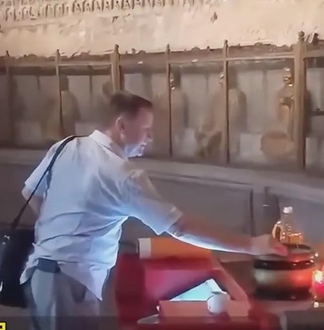 为啥中国的寺庙里挤满了磕头的老外？（组图） - 10