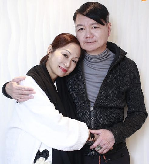 港星艾威妻子病逝，他为救妻花光全部积蓄，放弃生育助养28名儿童（组图） - 9
