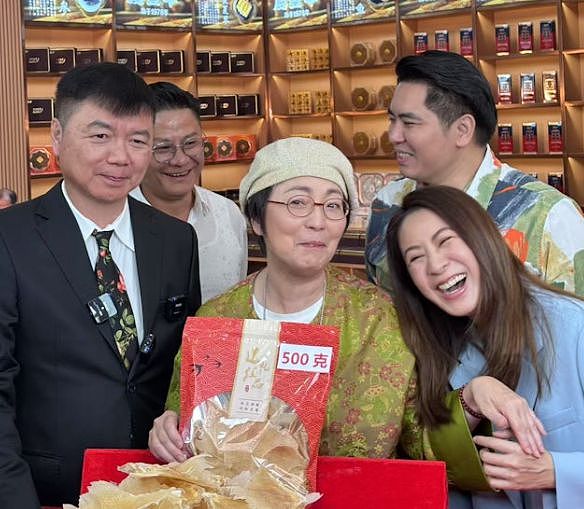 港星艾威妻子病逝，他为救妻花光全部积蓄，放弃生育助养28名儿童（组图） - 7