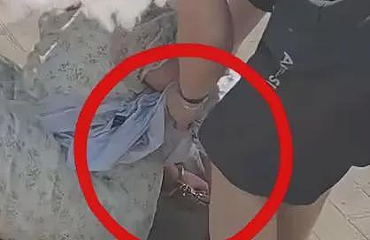 女子街头被抓上急救车后续:当地回应,值班医生被停职,原因曝光(组图) - 14