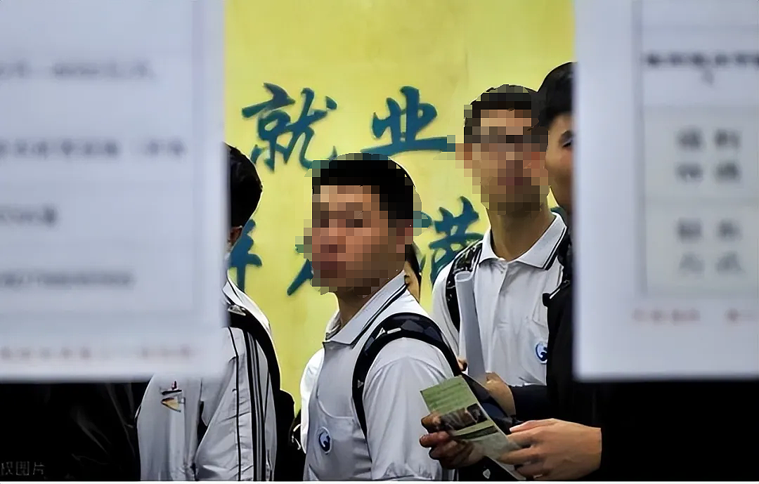 又一个董小姐？选美冠军靠造假入港大被抓，假学历为何仍屡禁不止？（组图） - 3