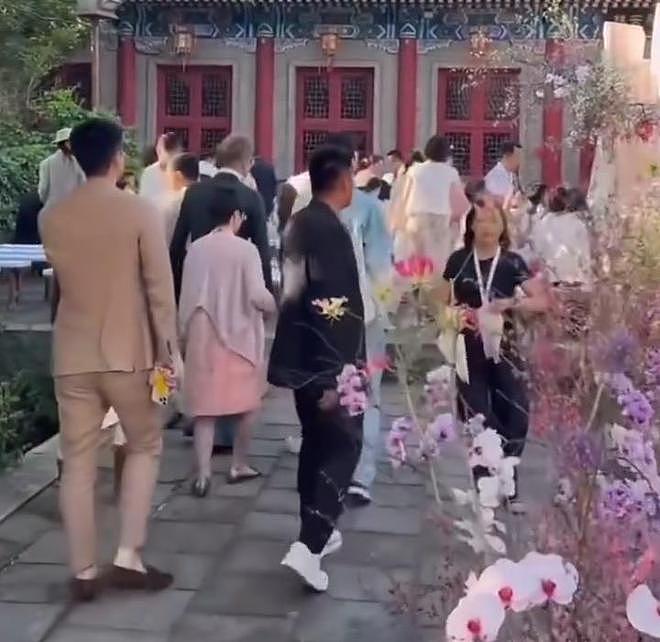 汪小菲婚礼晚宴派对，关喆唱情歌推向高潮，马筱梅妈妈感动到哭泣（组图） - 12