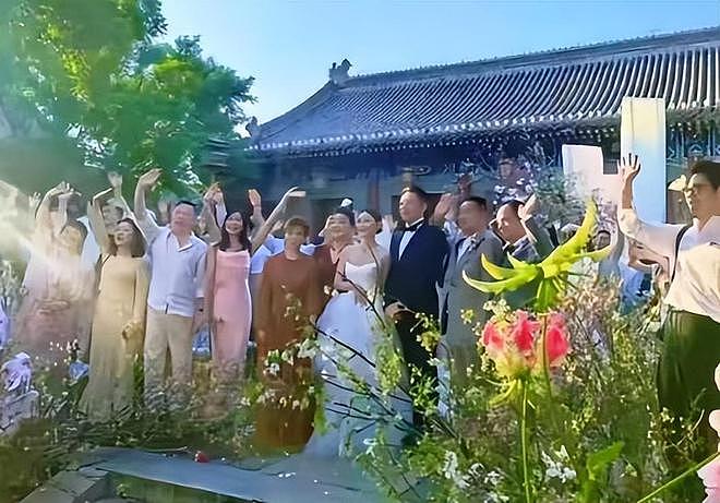 汪小菲婚礼晚宴派对，关喆唱情歌推向高潮，马筱梅妈妈感动到哭泣（组图） - 16