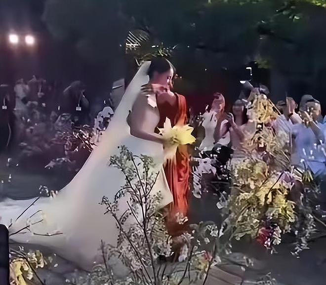 汪小菲婚礼晚宴派对，关喆唱情歌推向高潮，马筱梅妈妈感动到哭泣（组图） - 14