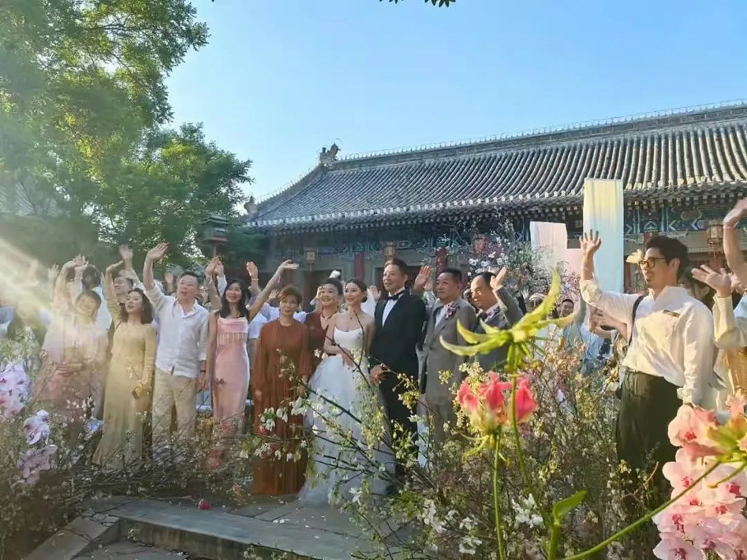 汪小菲婚宴现场曝光，和马筱梅相携敬酒！张兰送祝福疑似内涵S家（组图） - 1
