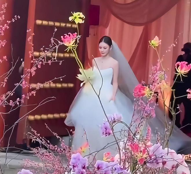 汪小菲婚礼晚宴派对，关喆唱情歌推向高潮，马筱梅妈妈感动到哭泣（组图） - 2