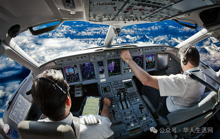 高空惊魂！载205人客机副驾驶突然昏迷，机长被困舱外（组图） - 2