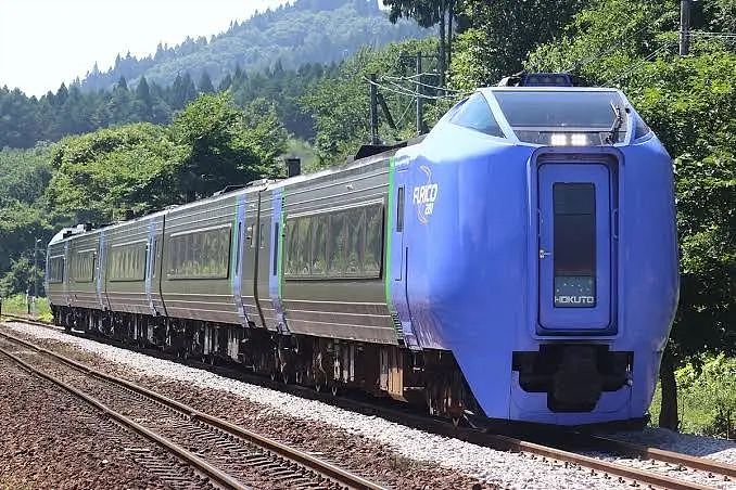 遭日本电车员要求孩子抱腿上，华人游客气炸投诉，网友一面倒力挺JR！（组图） - 1
