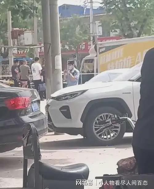 惊！货拉拉司机疑在车内死亡多日，因尸体腐烂有异味才被发现（组图） - 1