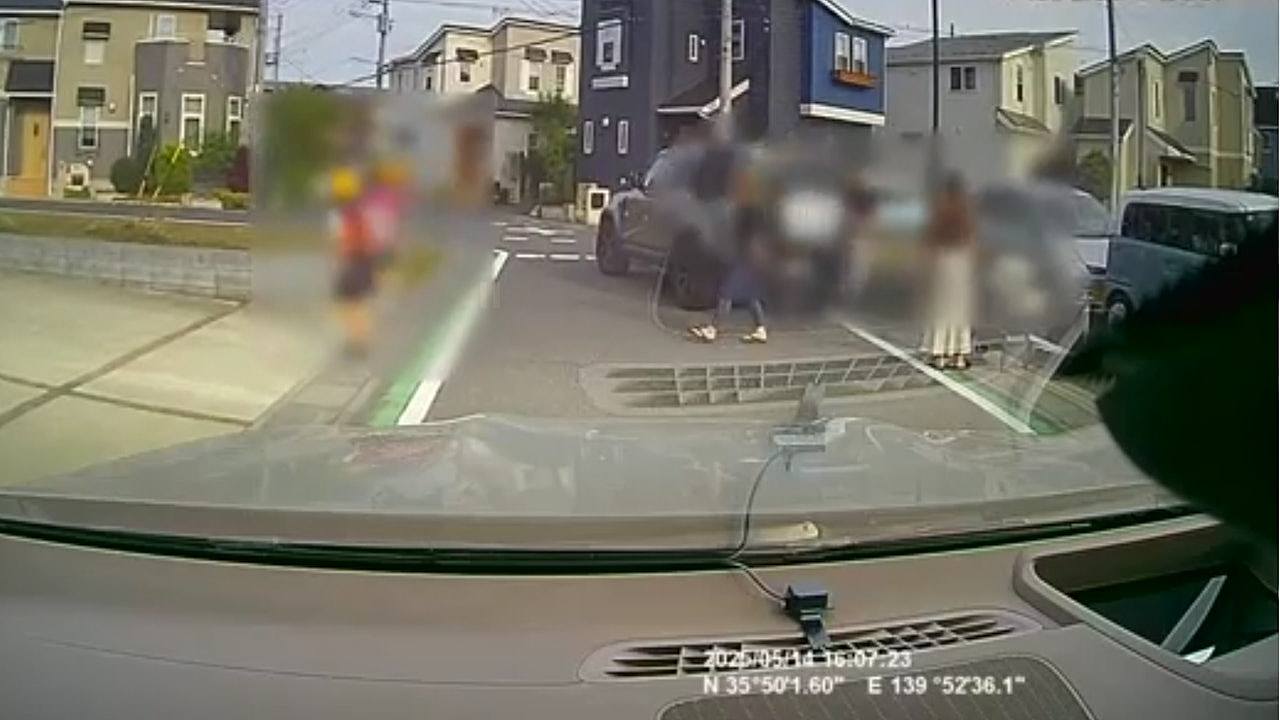 两名中国男子驾车撞伤4名日本小学生后逃逸,遭全网声讨后,其中一人自首(视频/组图) - 2