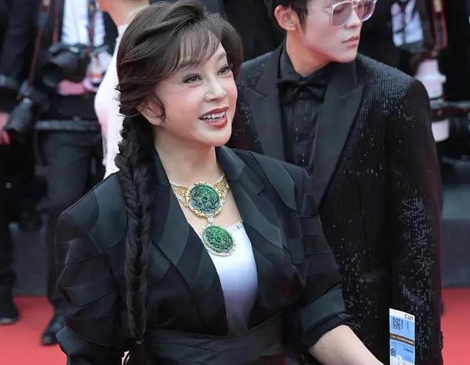 74岁刘晓庆否认偷漏税,被传百亿身家背后是无儿无女,养老钱被偷(组图) - 4