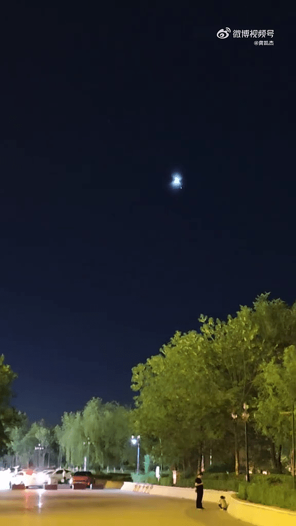 新疆UFO：多地上空“闪过”，三地相隔数百公里均有目击者发现不明飞行物（视频/组图） - 12