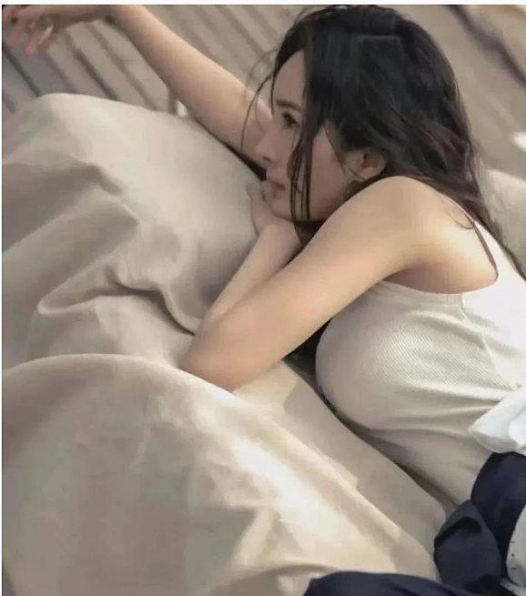 【美女】杨幂未P低胸照曝光，3.6亿网友围观上瘾：人间尤物真绝了（组图） - 1
