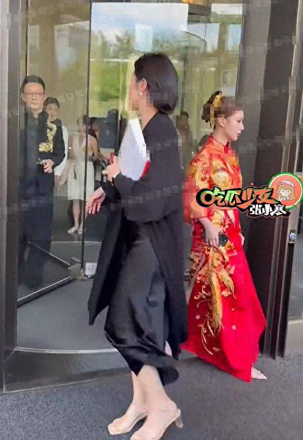 汪小菲二婚太隆重！高清婚纱照首曝光，两人牵手碰鼻好恩爱（组图） - 1