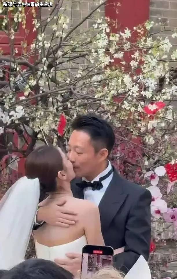 汪小菲在婚礼上哭了！连说两句我愿意，儿女缺席（组图） - 2