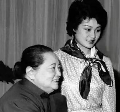 宋庆龄养女、演员隋永清去世，儿子王化：大家的陪伴构筑了母亲的丰厚人生（组图） - 3