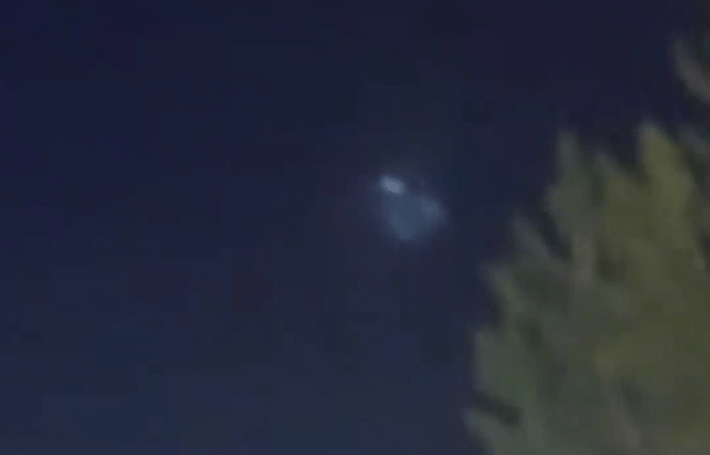 新疆UFO：多地上空“闪过”，三地相隔数百公里均有目击者发现不明飞行物（视频/组图） - 6