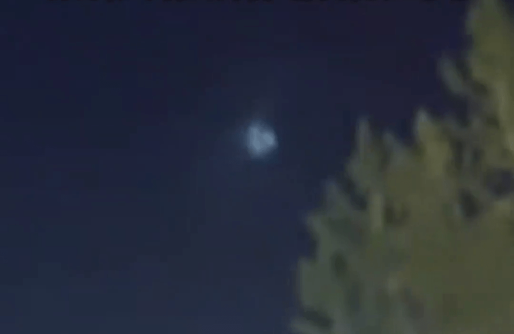 新疆UFO：多地上空“闪过”，三地相隔数百公里均有目击者发现不明飞行物（视频/组图） - 5