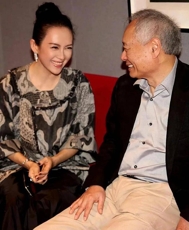 【时尚】“先穿得像路人，再美得像超模！”章子怡现身美国，穿素布麻衣（组图） - 2