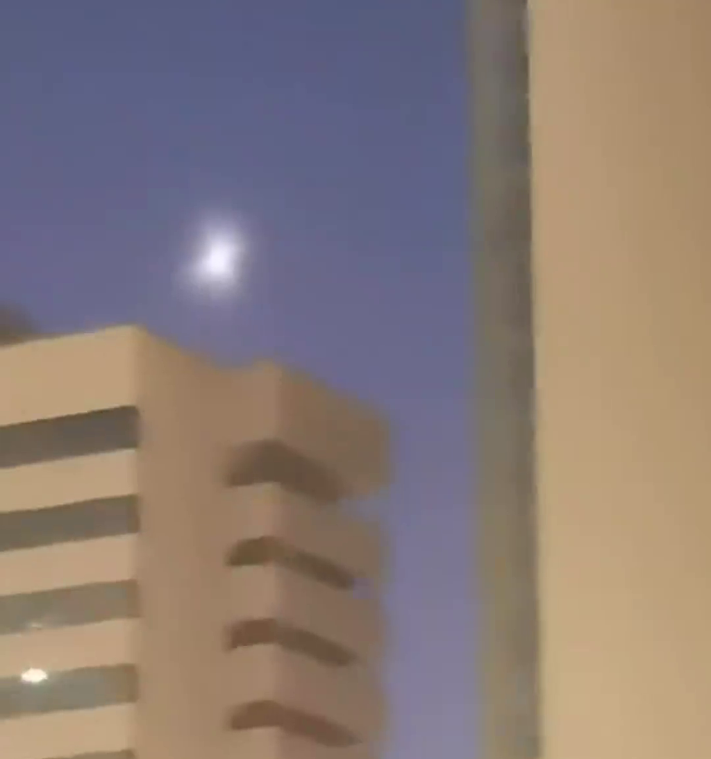 新疆UFO：多地上空“闪过”，三地相隔数百公里均有目击者发现不明飞行物（视频/组图） - 2
