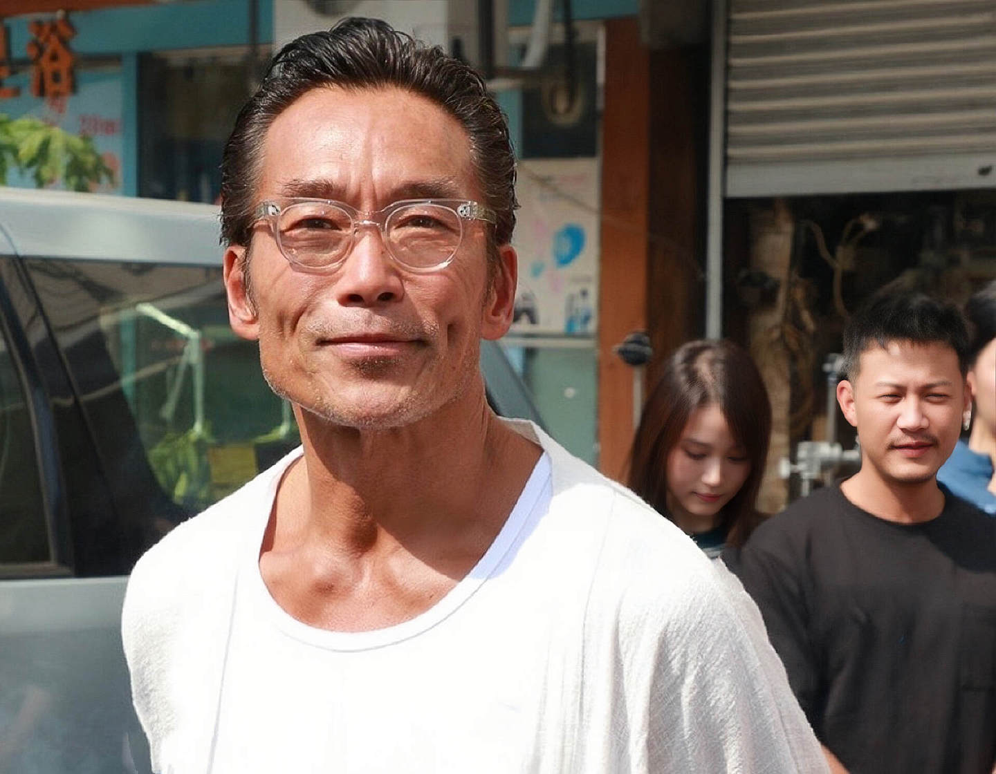 香港知名男星内地演出人气高,遭女粉丝索吻,离婚后人财两空(组图) - 10