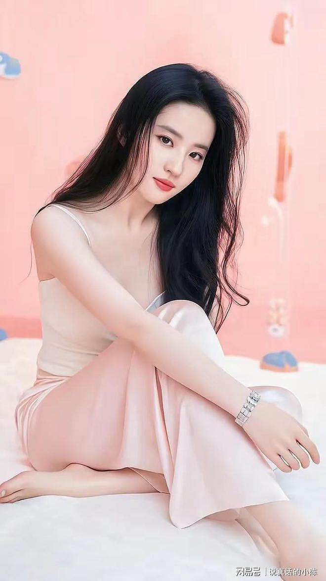刘亦菲粉色睡衣照又纯又欲，网友：纯欲天花板（组图） - 3